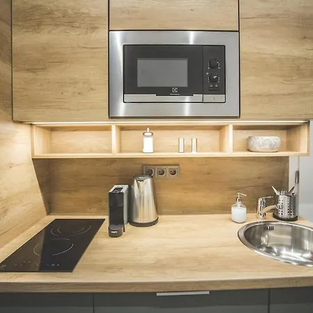 Modern, Designer In Vibrant Soho *