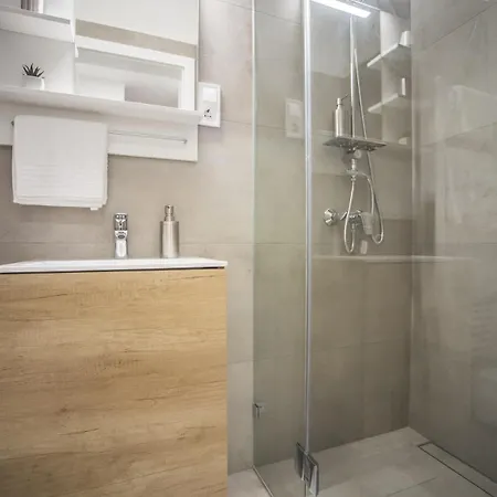 Modern, Designer In Vibrant Soho Apartamento Budapeste