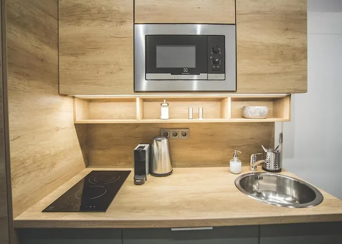 Modern, Designer In Vibrant Soho *