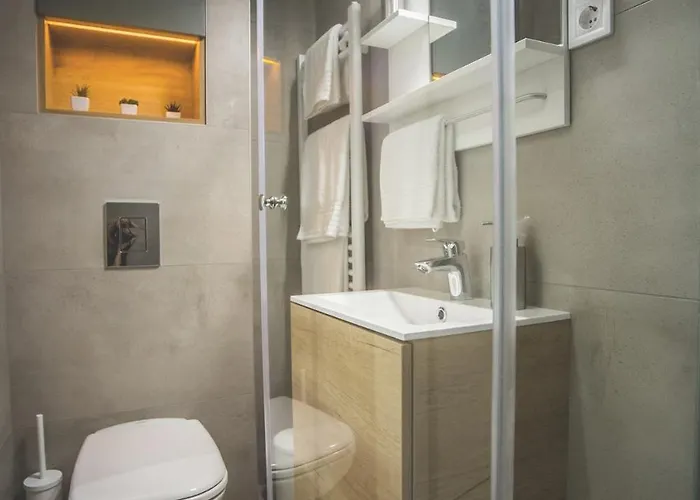 Modern, Designer In Vibrant Soho Apartament *